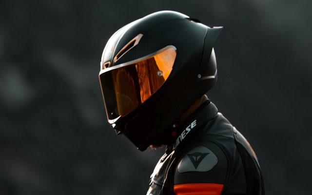 Perlengkapan Wajib dan Kebiasaan Aman Saat Mengendarai Motor